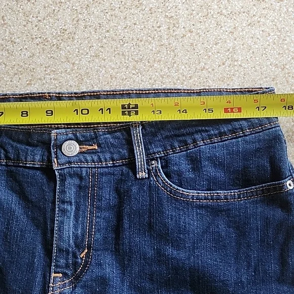 Levi's Cuffed Jean Short Size 32 - Picture 9 of 12
